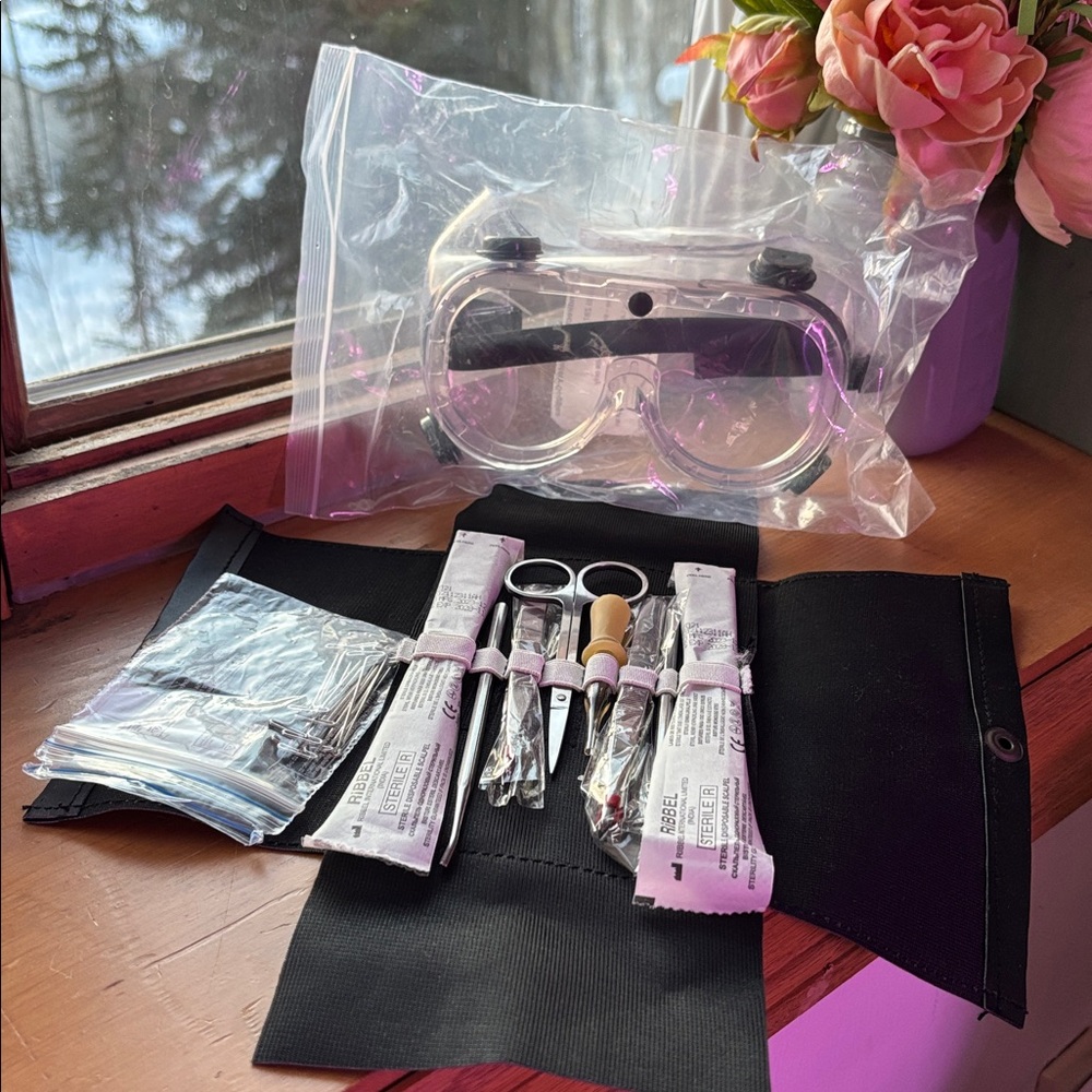 Dissection Kit and Vented Safety Goggles | Biology, Anatomy and Physiology, NWT